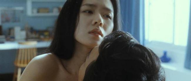 Tiếp theo sau đó, Son Ye Jin cũng đã tham gia hàng loạt dự án phim, MV có đầy ắp cảnh nóng như "White Night", "Open City", "My Wife Got Married",...
