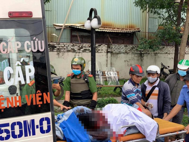 Thanh niên được đưa vào bệnh viện cấp cứu. Ảnh chụp màn hình MXH.