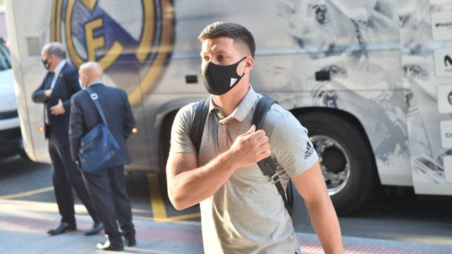 Tiền đạo "bom tấn" của Real - Luka Jovic bị cách ly khẩn cấp vì nghi lây nhiễm Covid-19 từ một người bạn đến thăm anh từ Belgrade bay đến Madrid