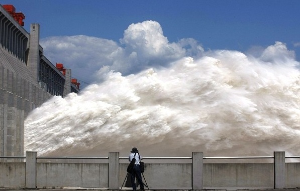 Đập Tam Hiệp trên sông Dương Tử đã hai lần mở cửa xả lũ trong vòng một tháng qua.