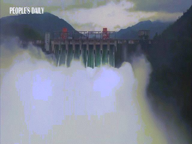 Thế giới - Video: Cận cảnh đập thủy điện "khủng" ở Trung Quốc lần đầu tiên mở toàn bộ 9 cổng xả lũ