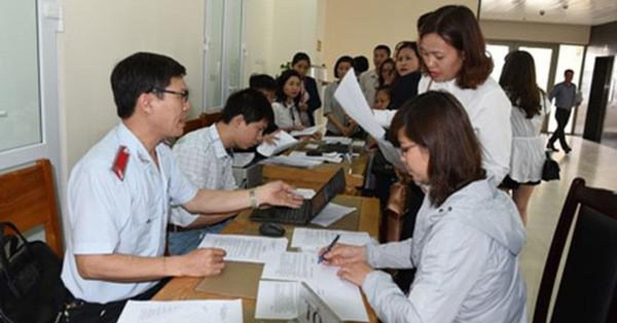 Kinh doanh - Vì sao doanh nghiệp được miễn thuế nhưng chỉ được tạm dừng đóng BHXH?