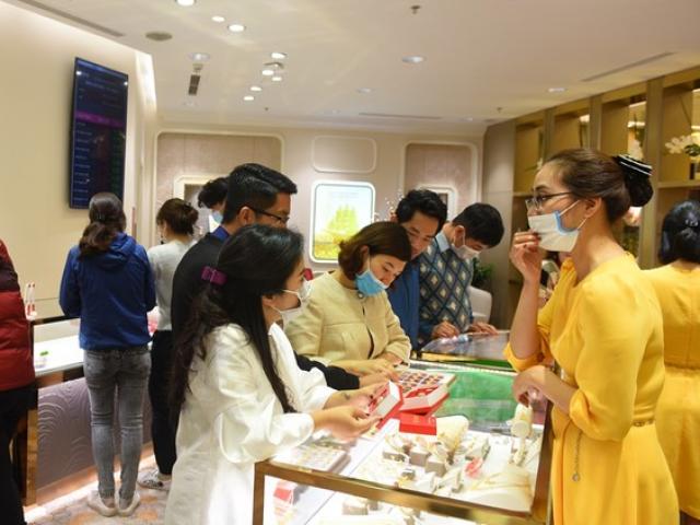 Kinh doanh - Giá vàng hôm nay 10/7: Liên tục tăng "như vũ bão", chuyên gia dự báo sốc