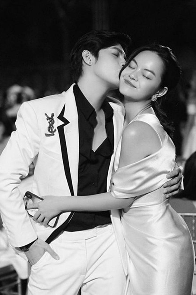 Cũng trong tiệc cưới của Đông Nhi, Noo Phước Thịnh thể hiện tình cảm với người anh coi là hình mẫu lý tưởng. Đó chính là nữ ca sĩ Phạm Quỳnh Anh. Anh không ngại đặt một nụ hôn lên má nữ ca sĩ.
