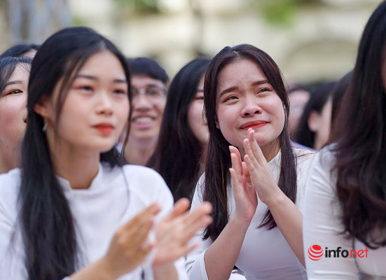 Hà Nội: Những hình ảnh đậm nước mắt trong ngày bế giảng - 11