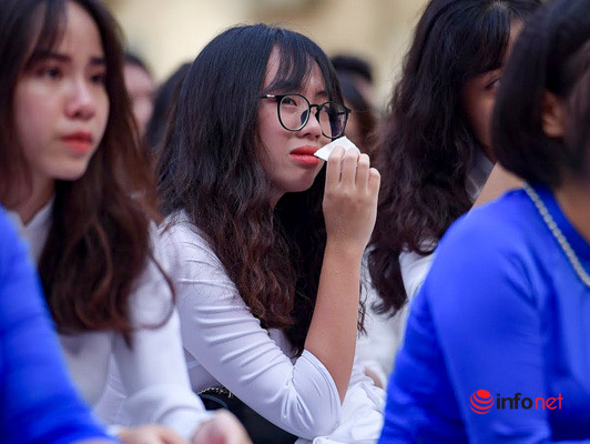 Hà Nội: Những hình ảnh đậm nước mắt trong ngày bế giảng - 10