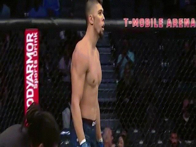 Thể thao - Điên rồ MMA: Vừa knock-out đối thủ xong lại "tung đòn" hạ chính mình