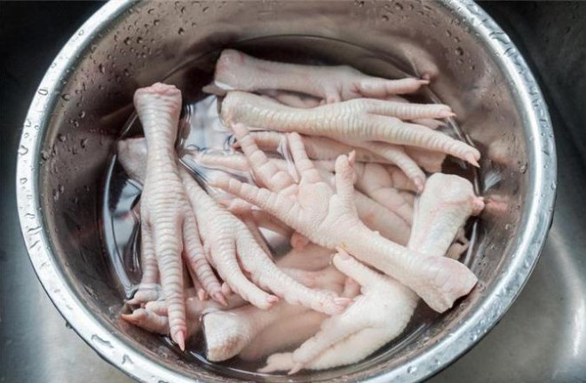 Chân gà được sơ chế sạch