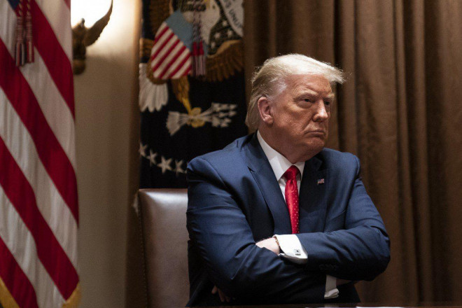 Sự ủng hộ dành cho cách chống dịch và xử lý vấn đề chủng tộc của Tổng thống Donald Trump đã xuống mức thấp nhất. Ảnh: AP