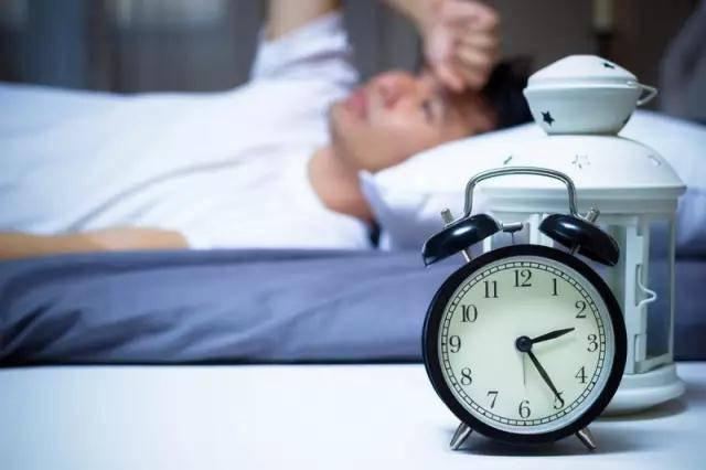 Mất ngủ thường xuyên sẽ dẫn đến trạng thái tinh thần kém vào ngày hôm sau, làm giảm hiệu quả công việc và học tập của bạn.