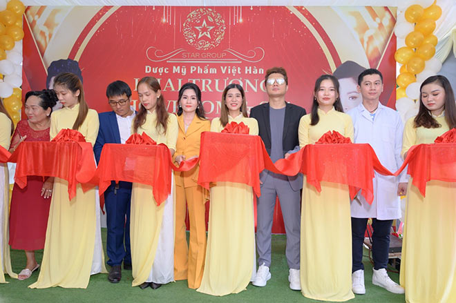 Ca sĩ Lâm Vũ dự khai trương showroom & spa Dược mỹ phẩm Star Group - 1