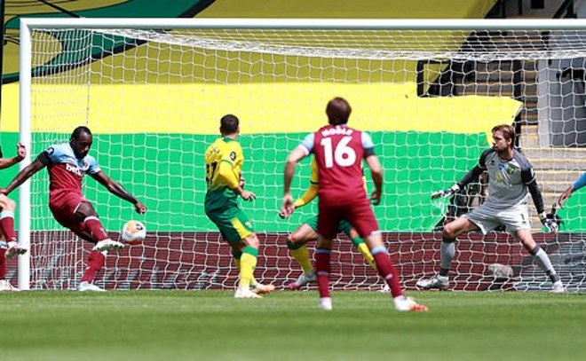 Video highlight trận Norwich - West Ham: Cú đúp trời giáng, vực thẳm trước mặt (H1) - 1