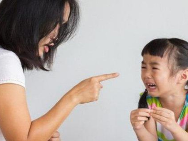 Bạn trẻ - Cuộc sống - Tác hại khủng khiếp khi bố mẹ cứ than "nhà mình nghèo lắm" để dạy con