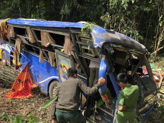 Thêm nạn nhân tử vong trong vụ xe khách lật đèo ở Kon Tum