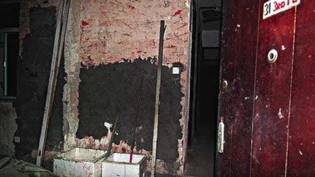 &nbsp;Bên trong căn hộ số 31, nơi nạn nhân bị tra tấn đến chết.