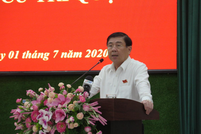 Chủ tịch UBND TP Nguyễn Thành Phong vừa ký quyết định điều chỉnh phân công công tác Thường trực UBND TP (Ảnh: NLĐO)