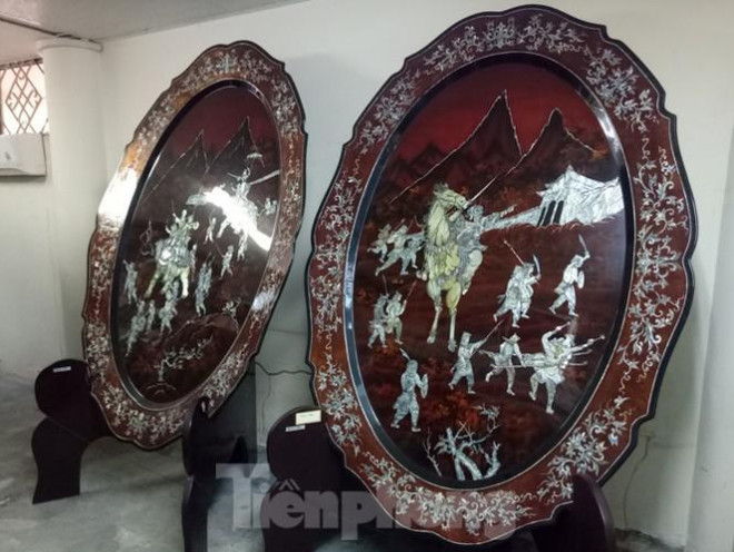 Cặp đĩa khổng lồ được lưu giữ tại Bảo tàng Bình Dương