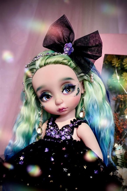 Những con búp bê sau khi trang điểm có những biểu cảm, sắc thái khác nhau.