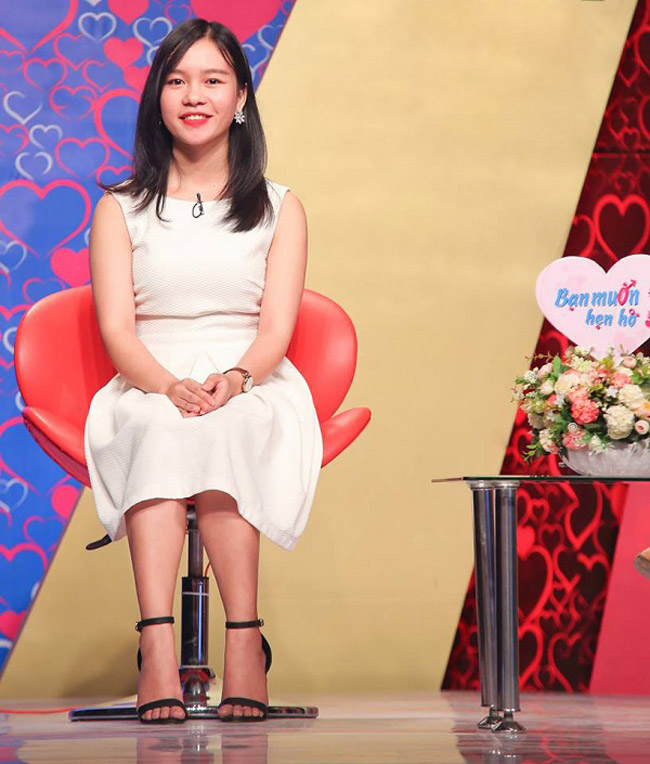 "Hot girl Phú Yên" Bích Phương (25 tuổi) đến "Bạn muốn hẹn hò" vào tháng 11/2017, tập phát sóng 330. 
