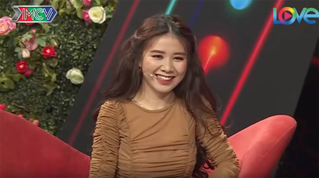 Nguyễn Thị Hoa (26 tuổi, quê Nghệ An, hiện kinh doanh thời trang tại TP.HCM) được mệnh danh là cô gái đẹp nhất Bạn muốn hẹn hò. 
