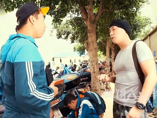 Video Clip Cười - Chàng trai dạy đời nhầm "con ông cháu cha"