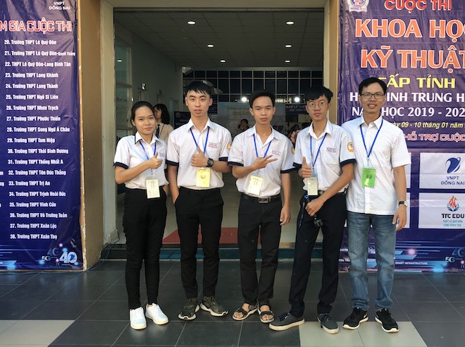 Chuyện về người thầy ở vùng sâu tiên phong phổ cập khoa học công nghệ cho HS - 2