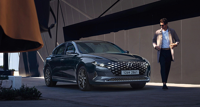 1. Hyundai Grandeur (doanh số: 15.688 chiếc)
