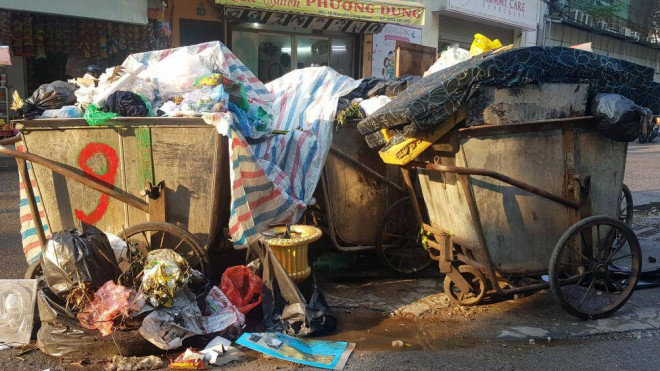 Rác trên đường Nguyễn Công Hoan