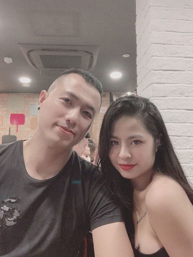 Quang Hoà và bạn gái được khen ngợi rất đẹp đôi dù chênh lệch đến 16 tuổi.
