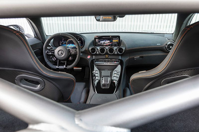 Mercedes-AMG GT Black Series - mẫu xe thương mại có động cơ "khủng nhất" - 11