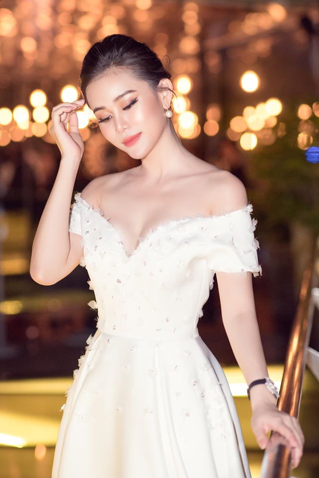 Mỏi mắt vì Cao Thùy Trang quá quyến rũ trên hàng ghế VIP - 4