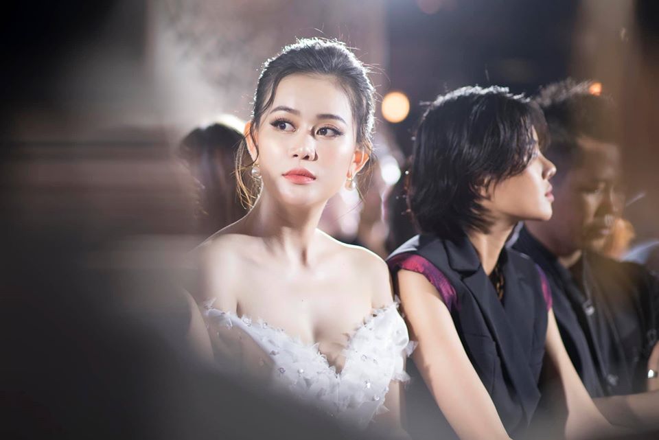 Mỏi mắt vì Cao Thùy Trang quá quyến rũ trên hàng ghế VIP - 2