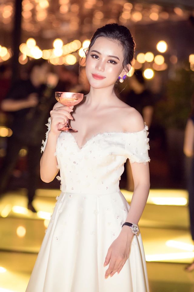 Mỏi mắt vì Cao Thùy Trang quá quyến rũ trên hàng ghế VIP - 8