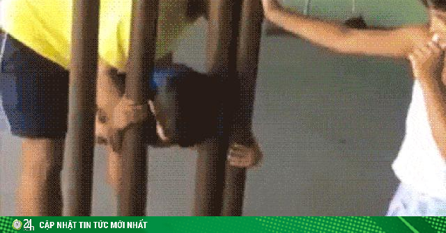 Hài hước với những pha mắc kẹt oái oăm nhất trên đời