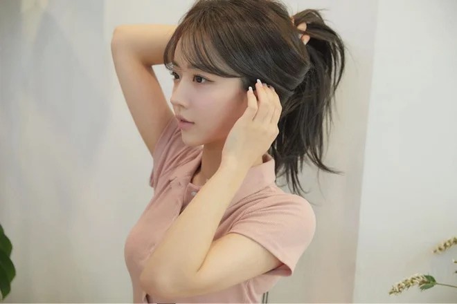 Nữ MC trực tuyến Minin sở hữu gương mặt xinh đẹp cùng thân hình nóng bỏng