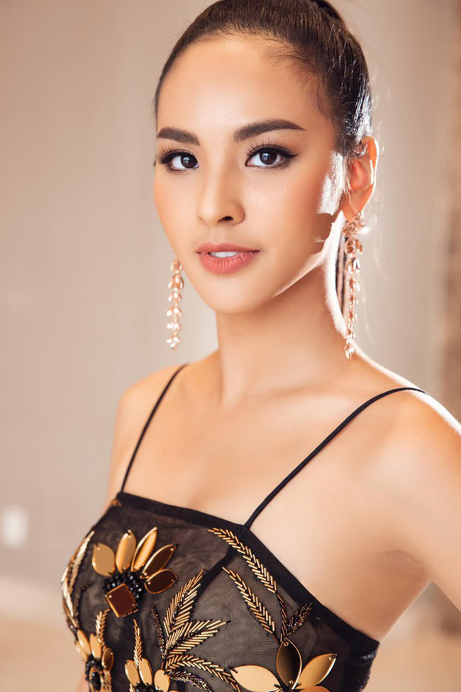 Năm ngoái, Quỳnh Nga lọt Top 10 cuộc thi nhan sắc Miss World Vietnam 2019 diễn ra tại Đà Nẵng. Ngoài ra người đẹp còn tham gia Miss Charm 2020.
