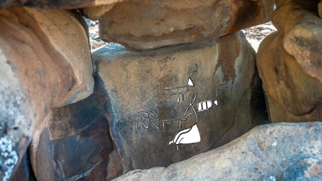 Những hình khắc họa tiết lạ kỳ 4.200 năm tuổi trong ngôi mộ cổ Israel