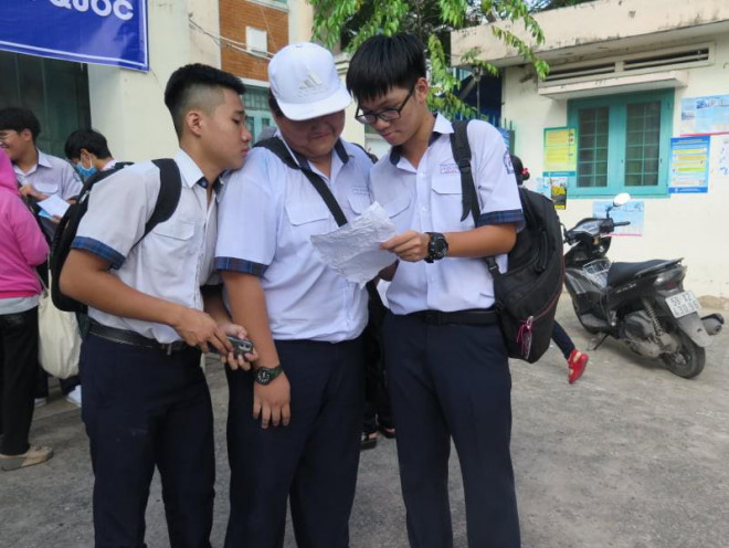 Tuyển sinh 10 TP. HCM: Thí sinh thở phào với đề thi tiếng Anh - 4
