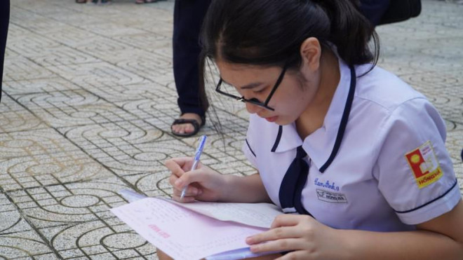 Tuyển sinh 10 TP. HCM: Thí sinh thở phào với đề thi tiếng Anh - 3
