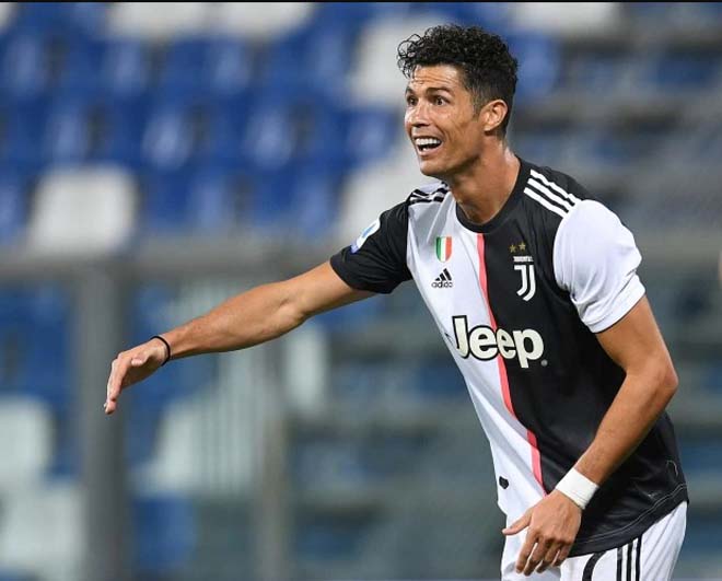 Ronaldo tịt ngòi rồi nổi điên như &#34;đồ tể&#34;, Juventus may mắn thoát thẻ đỏ - 2