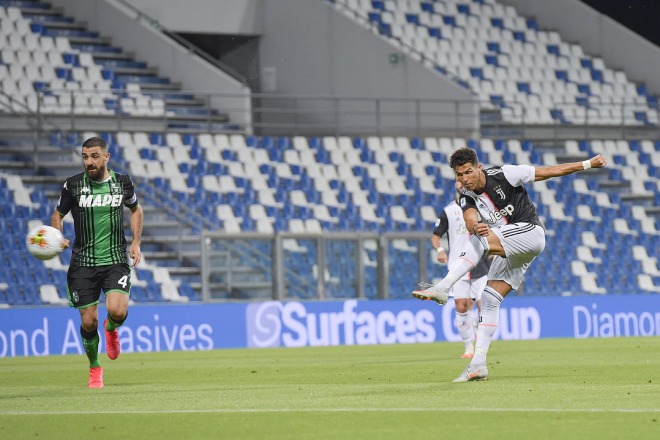 Video highlight trận Sassuolo - Juventus: Đại tiệc 6 bàn, Ronaldo xông xáo - 1