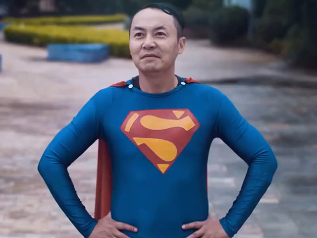 Video Clip Cười - Sự khác biệt của siêu nhân đời thực và ở trên phim