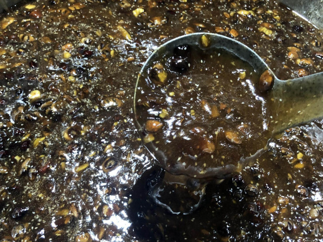 Ẩm thực - Thứ nước đen đen nhưng ngon và lạ, chua ngọt, thanh thanh "nức lòng" du khách khi tới Nam Du