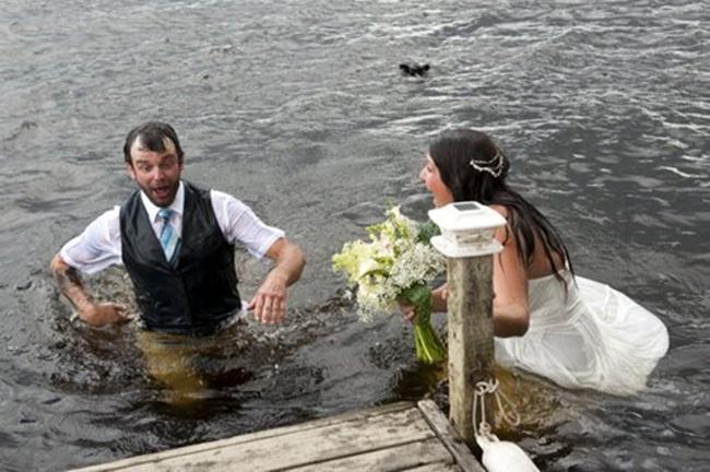 Chụp ảnh cưới theo phong cách "bước nhảy hoàn vũ", cô dâu chú rể gặp "thảm họa" không ai ngờ - 4
