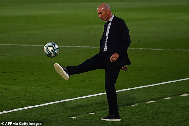 Real Madrid vô địch La Liga lần thứ 34: Rực rỡ Zidane và &#34;gà son&#34; Benzema - 1
