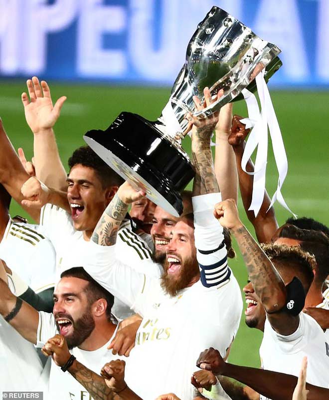 Real Madrid vô địch La Liga lần thứ 34: Rực rỡ Zidane và &#34;gà son&#34; Benzema - 11