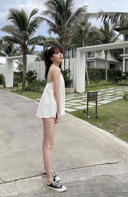 Bạn gái Sơn Tùng M-TP theo trend mặc mốt "giấu quần" - 2