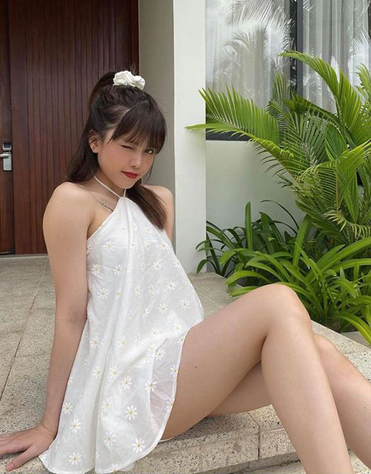 Bạn gái Sơn Tùng M-TP theo trend mặc mốt "giấu quần" - 4