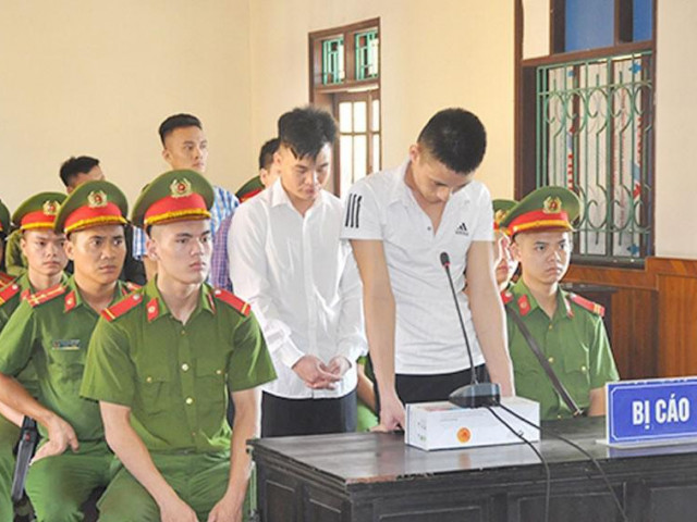 Pháp luật - Giấu hàng trăm bánh heroin dưới gầm ghế xe con hạng sang để tuồn vào Việt Nam