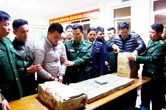 Nguyễn Văn Anh thời điểm bị bắt giữ cùng 120 bánh heroin.
